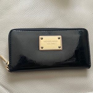 MICHAEL KORS  Black Monogram Wallet